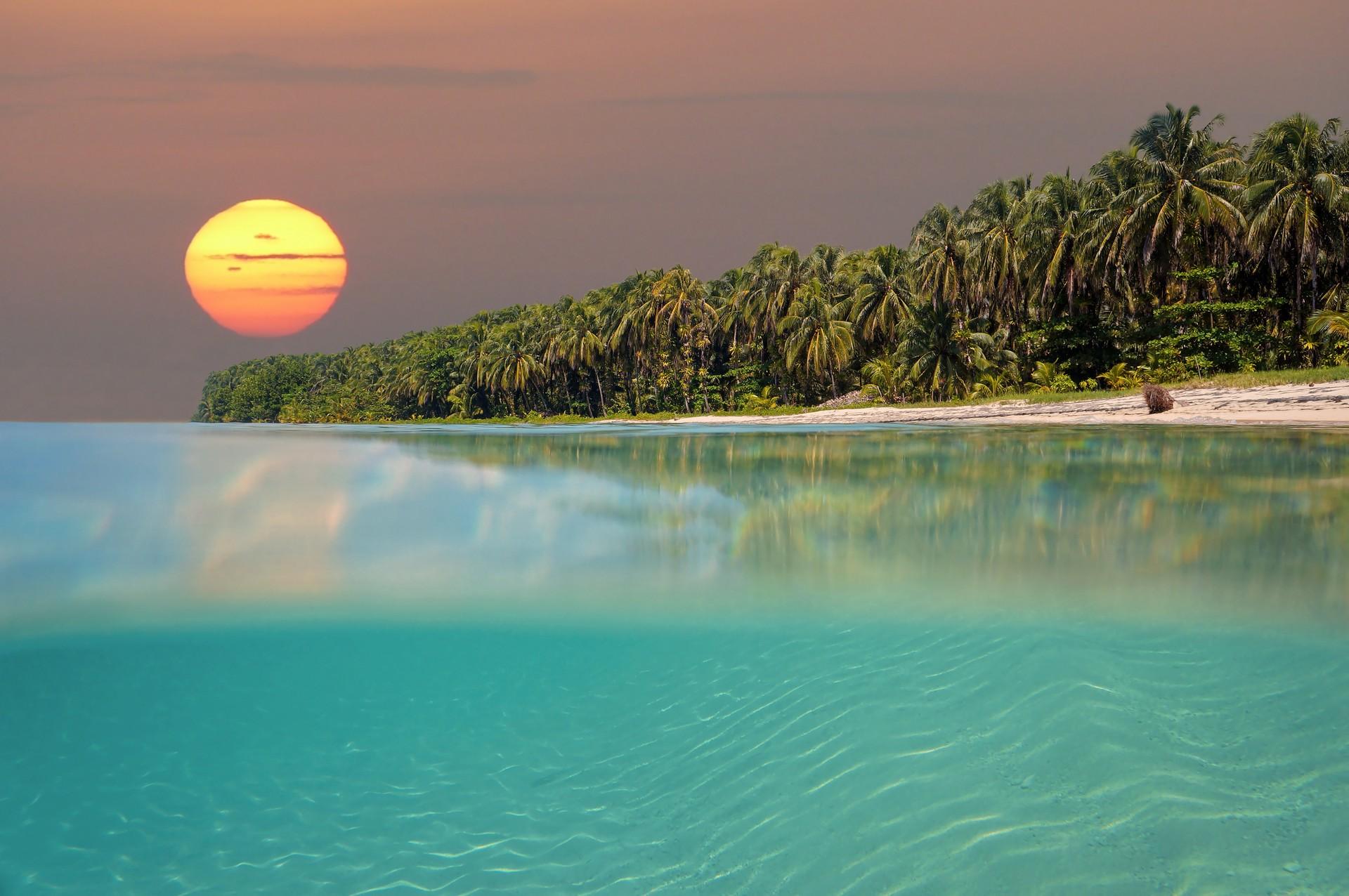 Beach and lake in Bocas del Toro at sunset time