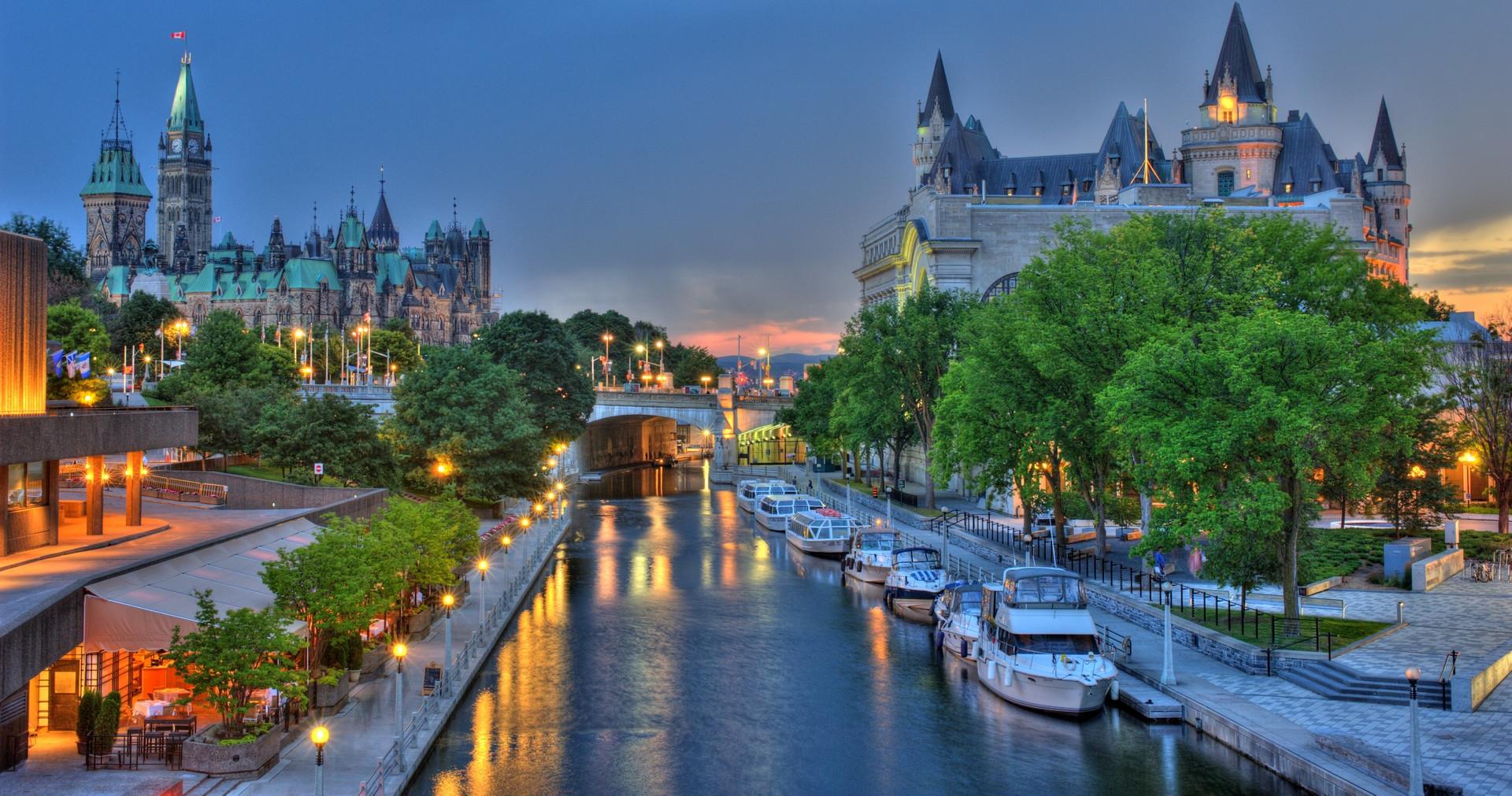 Boat in Ottawa at dawn
