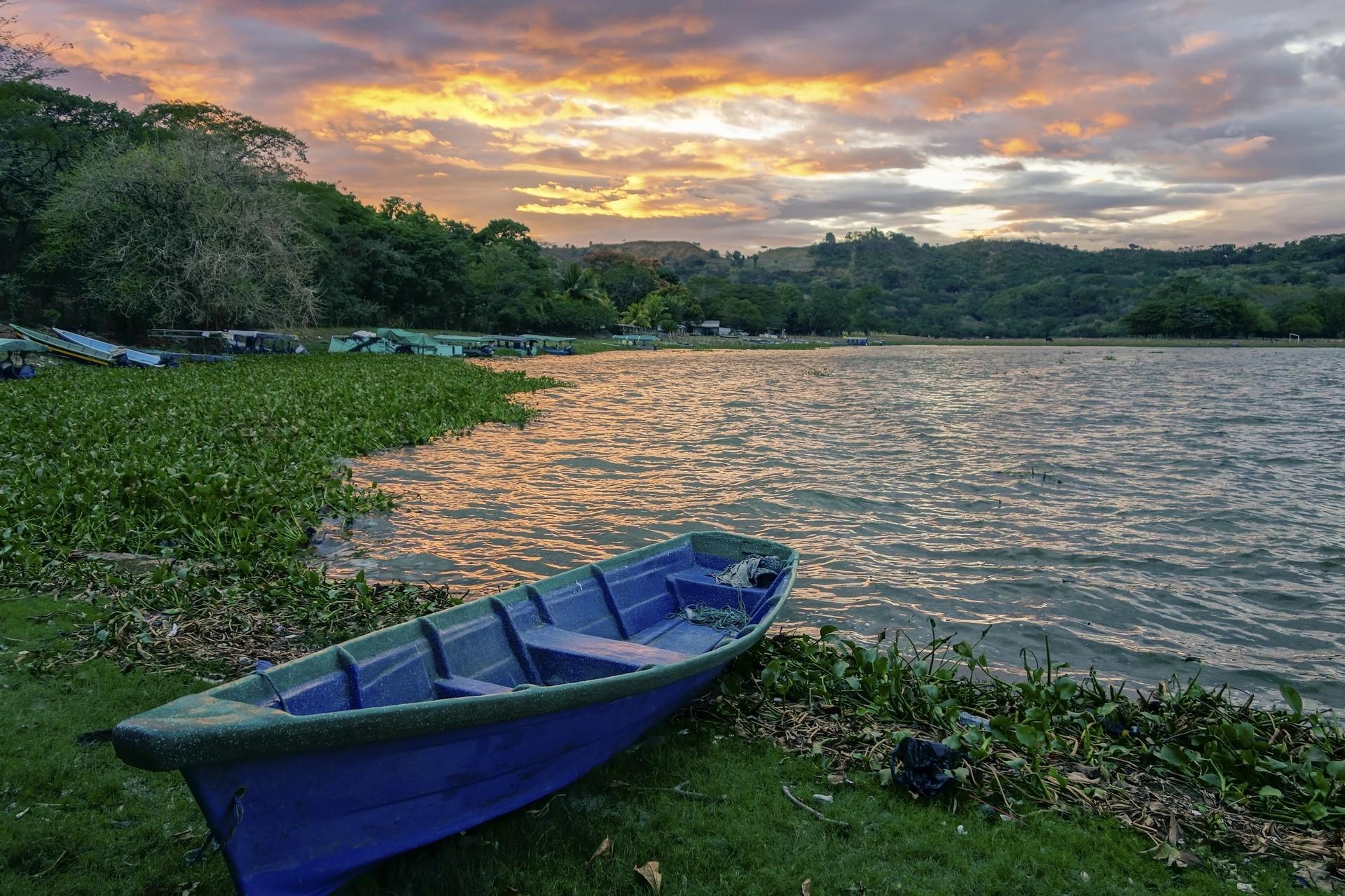 Boat near Suchitoto at sunset time