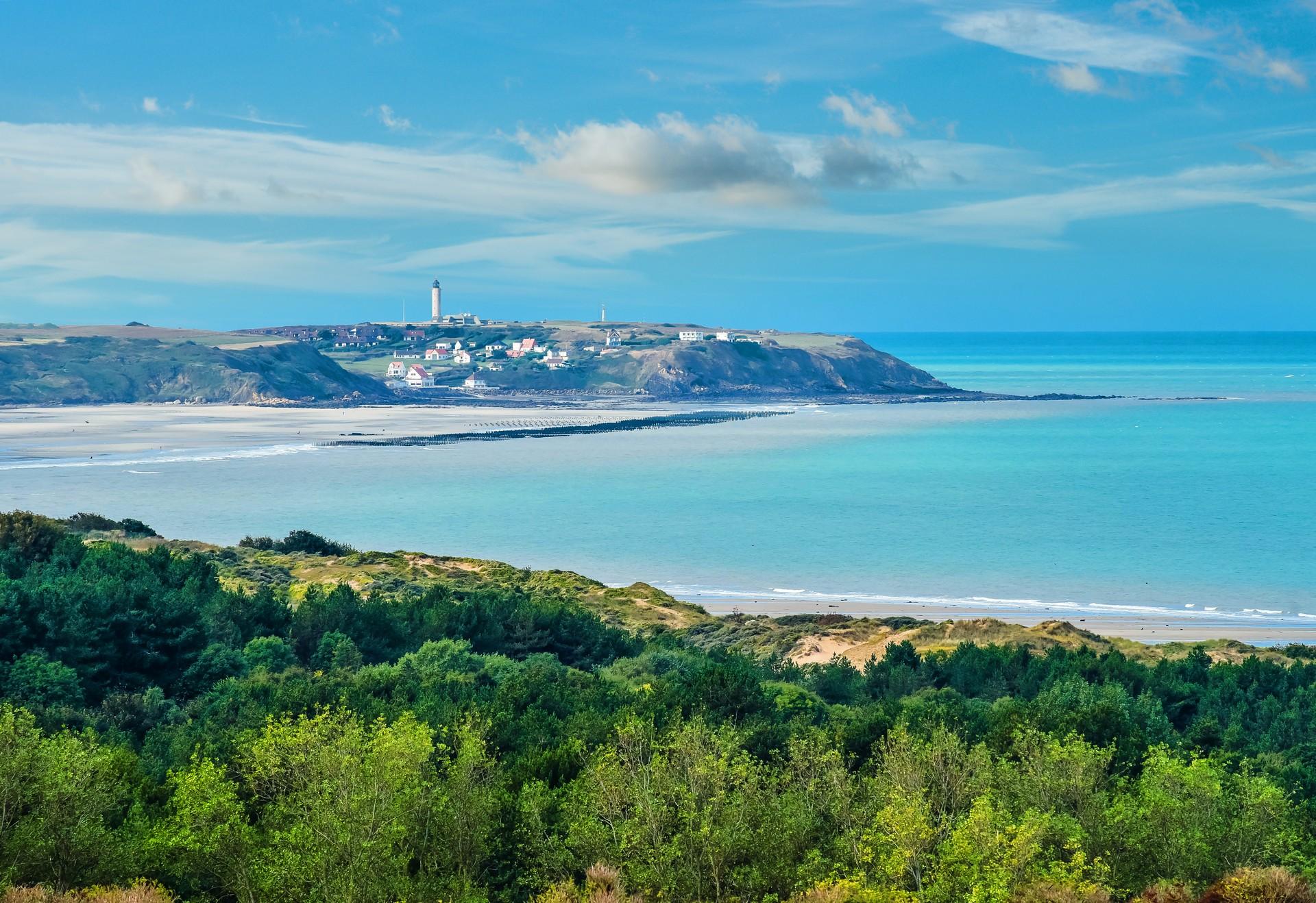 Beach and architecture near Boulogne-sur-Mer in sunny weather with few clouds